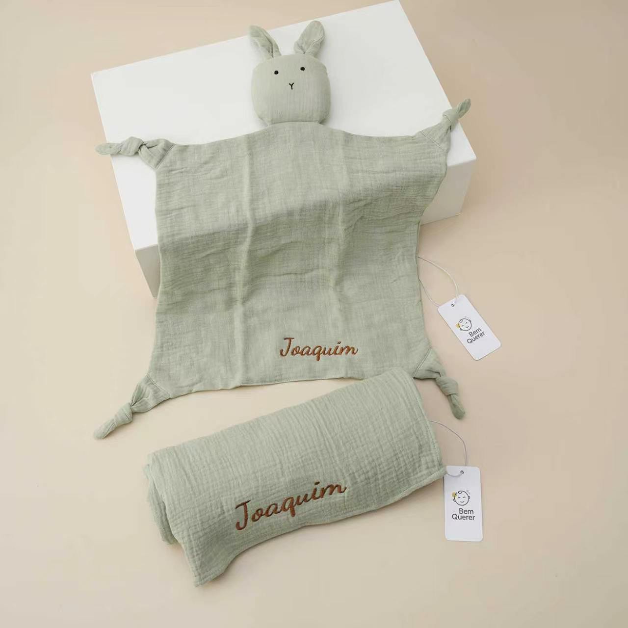 Kit Aconchego Personalizado com Nome — Naninha + Manta Bordada
