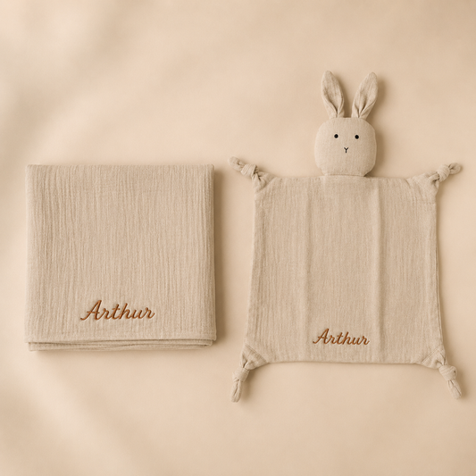 Kit Aconchego Personalizado com Nome — Naninha + Manta Bordada